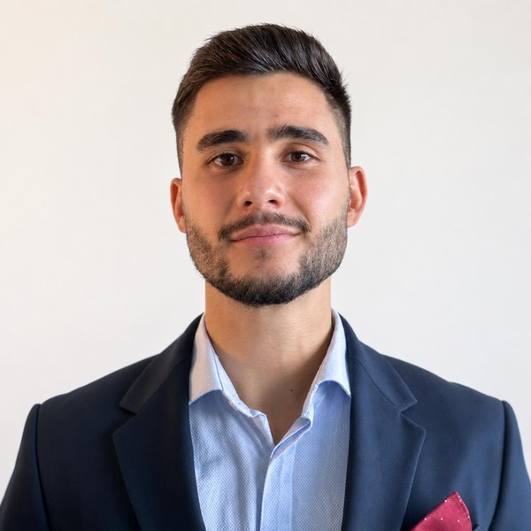 Júlio - Professor de Marketing - Porto