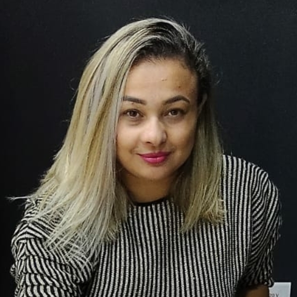 Izabela - Professor de português para estrangeiros - Parque das Cachoeiras