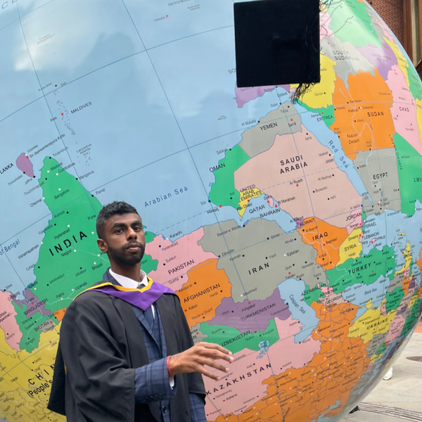 Meran - Economics tutor - Portsmouth