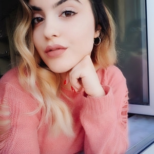 Emine - Tarih öğretmeni - Adana