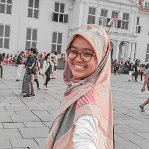 Annissa - Guru ekonomi - Kecamatan Cinere
