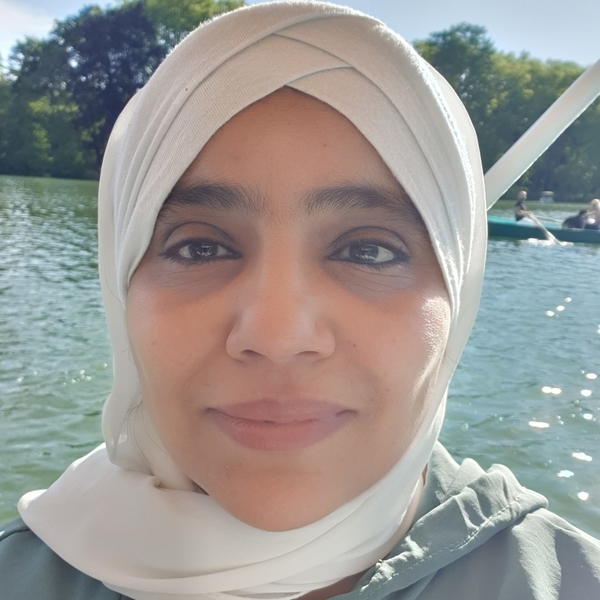 Mouna - Prof d'anglais - Vaulx-en-Velin