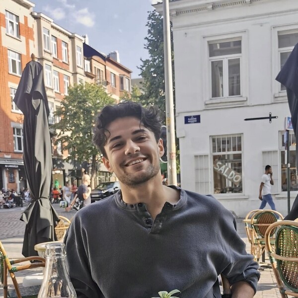 Naim - Prof de néerlandais - Bruxelles