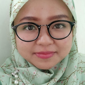 Iis - Guru bahasa inggris - Kemiri