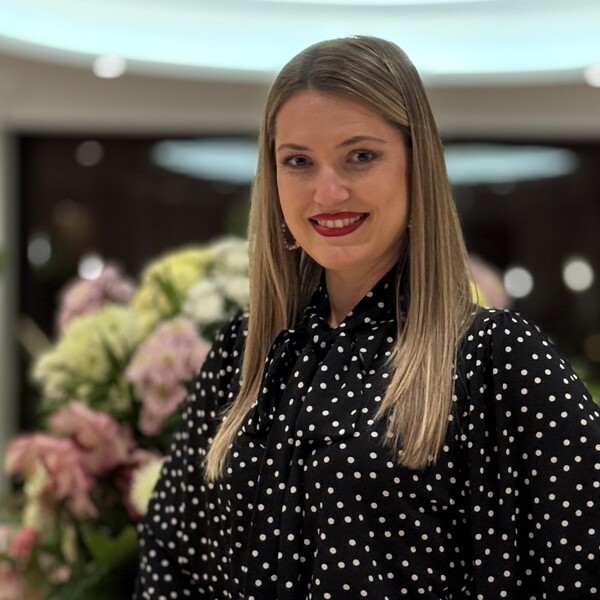 Irina - Professor de canto - Funchal