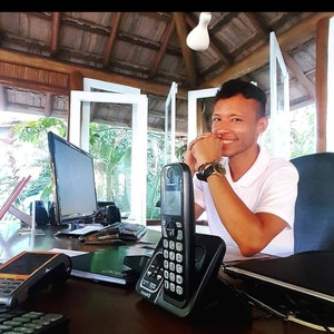 Gustavo - Prof de recepcionista - Porto Seguro