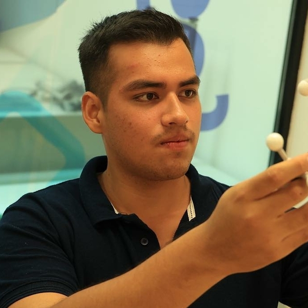 Andrés - Profe de química - Tampico