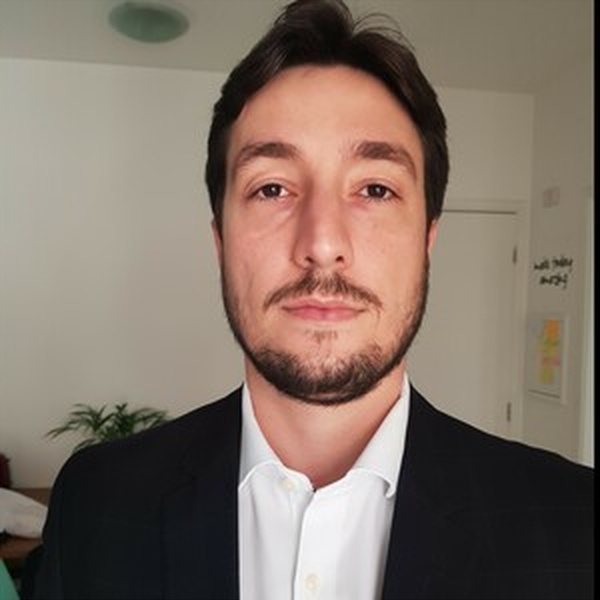 Jorge - Professor de finanças - São Paulo