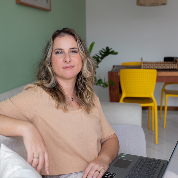 Larissa - Professor de inglês - Jardim Vitoria