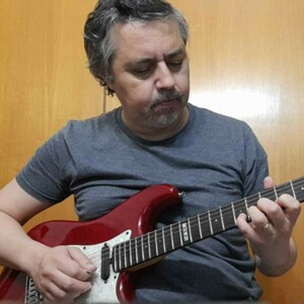 Mauricio - Professor de viola - 