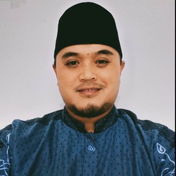 Iyan - Guru teknik elektro - Cimahi