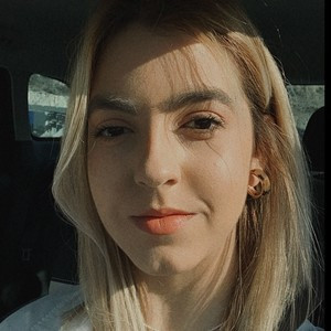 Angela - Profesor de diseño de vestuario - Petrer