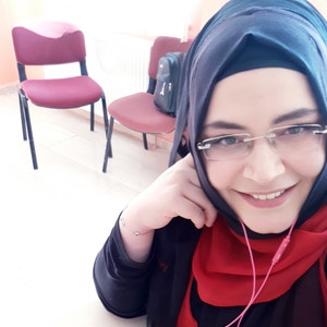 Yeliz - Tarih öğretmeni - 