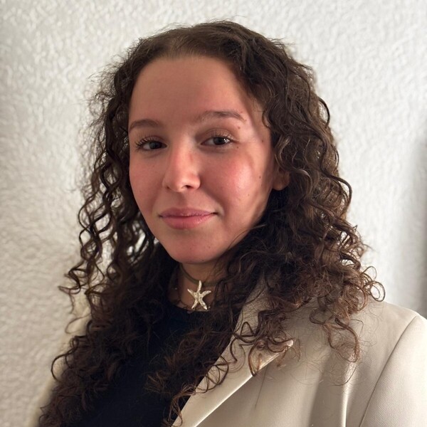 Dounia - Prof de français - Lausanne