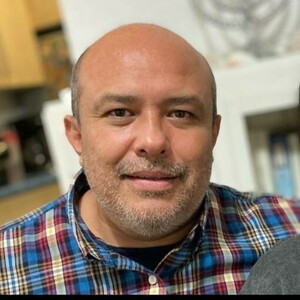Esaú - Profesor de informática - Santiago de Querétaro