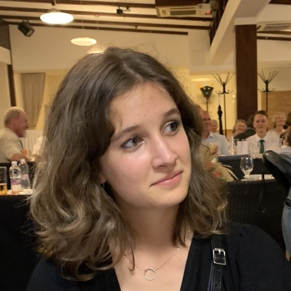 Cécilia - Prof d'aide aux devoirs - Versailles