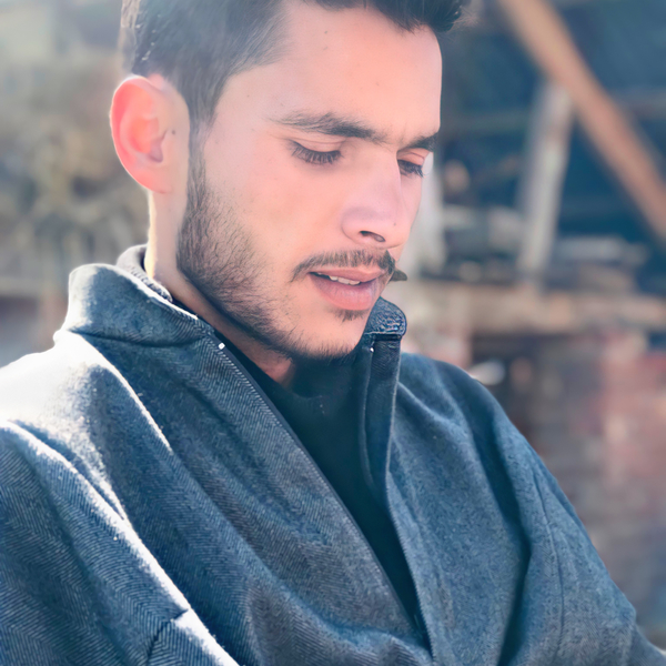 Yasir Niasr Bhat - Chemistry tutor - Kulgam