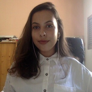 Yasmin - Professor de francês - Niterói