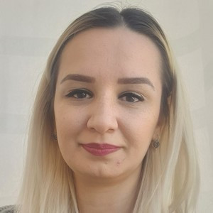 Özlem - İngilizce öğretmeni - İstanbul
