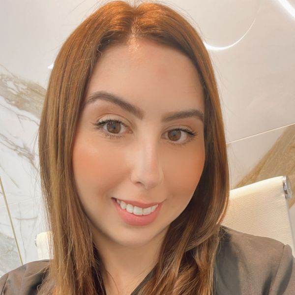 Yashmin - Prof de odontologia - Recife