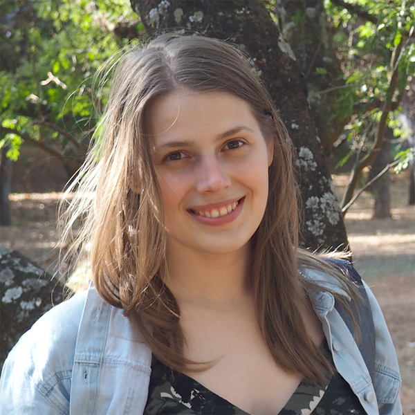 Maria - Prof de russo - Porto Alegre