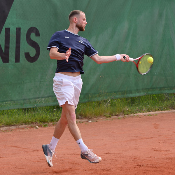Theo - Prof de tennis - Ostwald