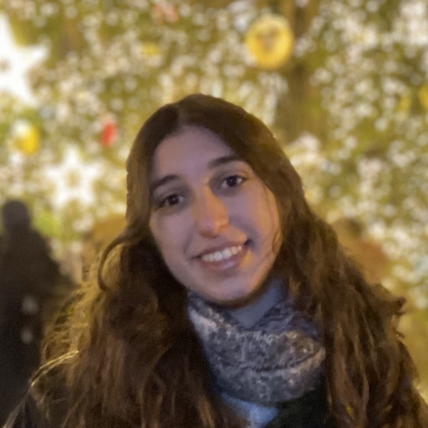 Iara - Professor de biologia - Maia