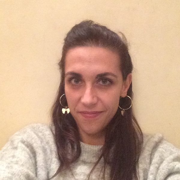 Stefania - Insegnante di aiuto compiti - Napoli