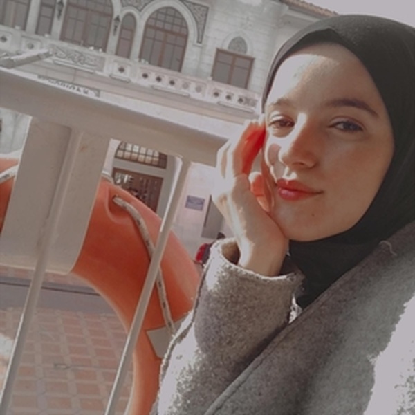 Hatice - Türkçe öğretmeni - Hendek
