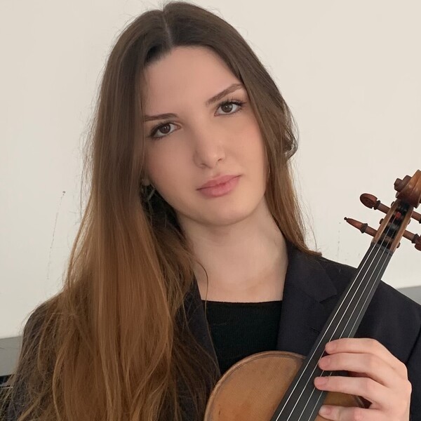 Zeynep Tuna - Keman öğretmeni - 