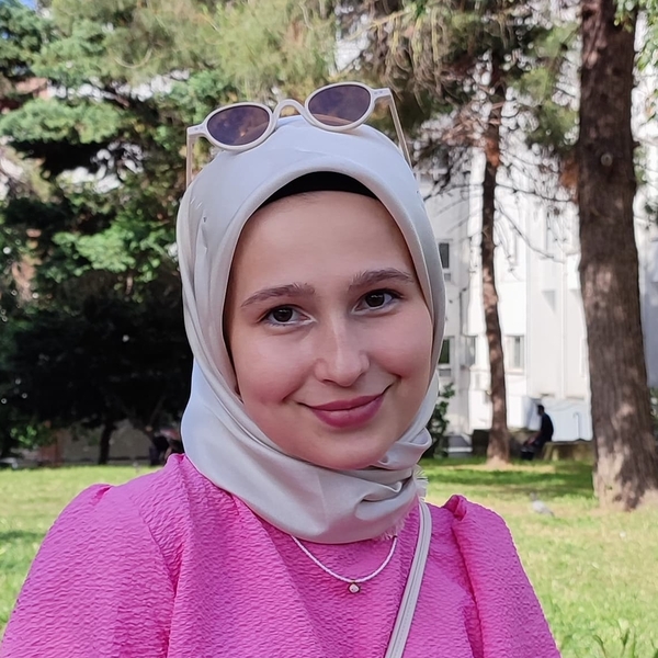 Gizem - İngilizce öğretmeni - 