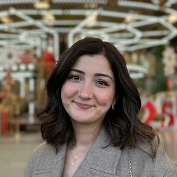 Elçim - İngilizce çeviri öğretmeni - 