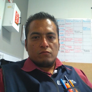 Andrew - Profesor de física - León