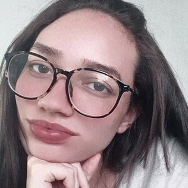 Isabelle - Professor de História (Ensino Superior) - 
