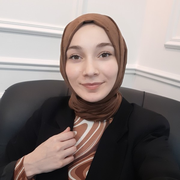 Ayşe Nur - Matematik öğretmeni - 