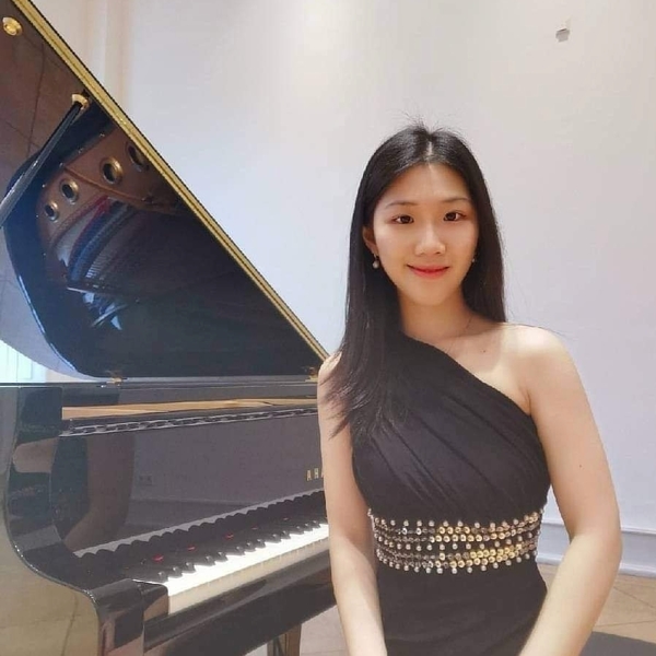 Huiyi - Klavierlehrerin - Detmold