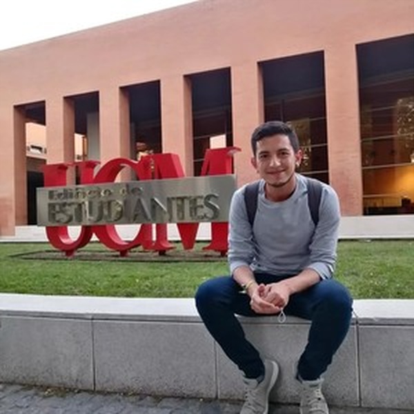 César - Profesor de ciencias naturales - Madrid