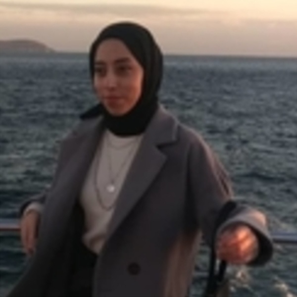 Zeynep - Türkçe öğretmeni - Hendek