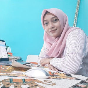 Nur - Guru matematika - 
