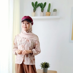 Aprilia Guarsih - Guru matematika - Surakarta