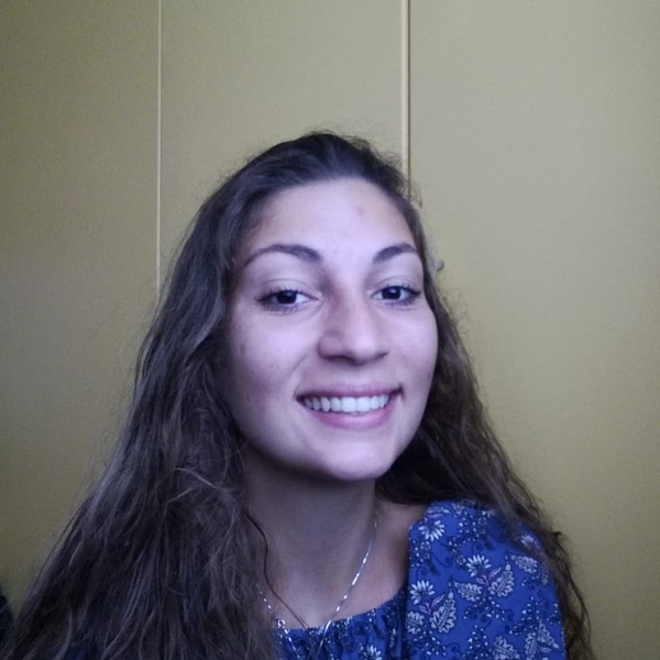 Giulia - Insegnante di aiuto tesi - Milano