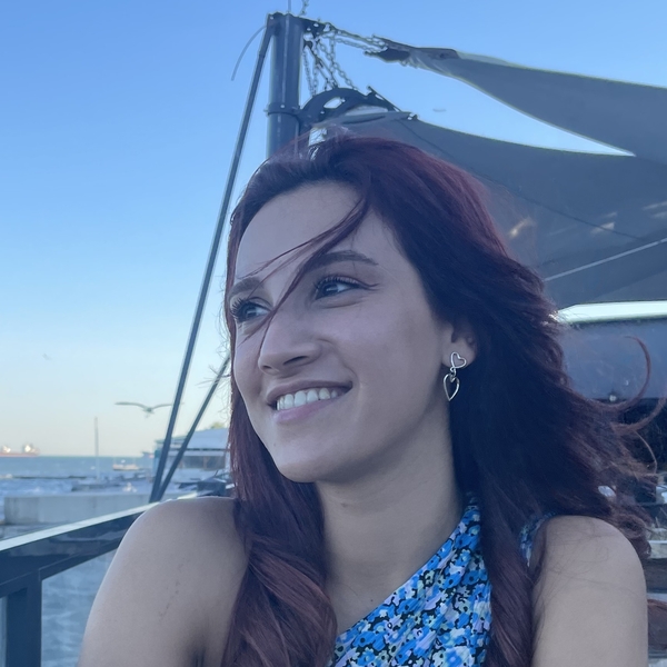 Elif - Türk dili ve edebiyatı öğretmeni - İstanbul