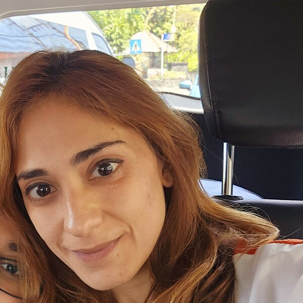 Vandena Guru bahasa inggris 200000 Rp / jam