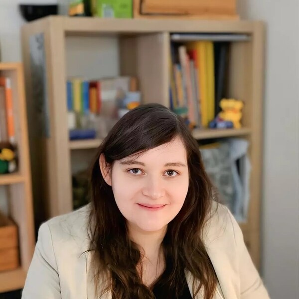 Katia - Prof d'économie - Courbevoie