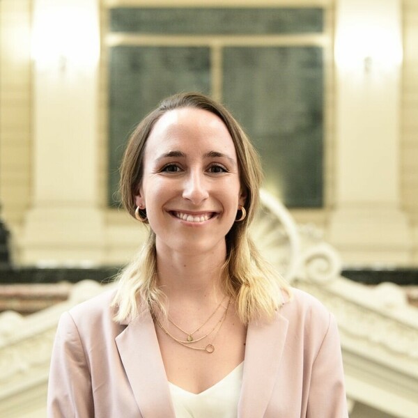 María Ignacia - Profesor de español y literatura - 