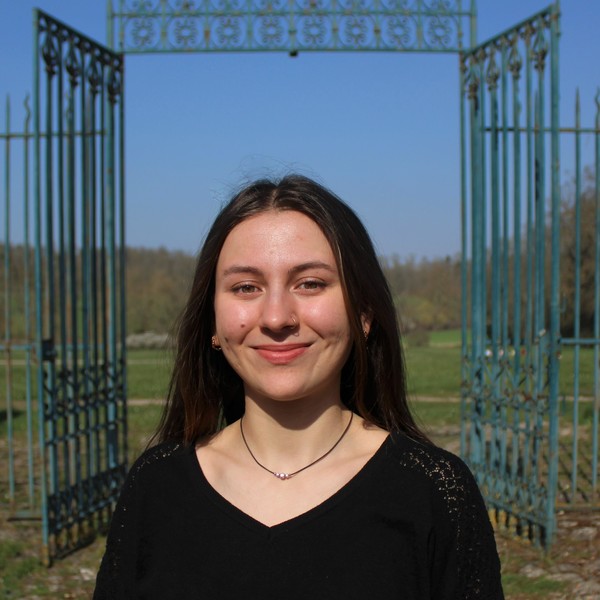 Maya - Prof de physique - chimie - Orsay