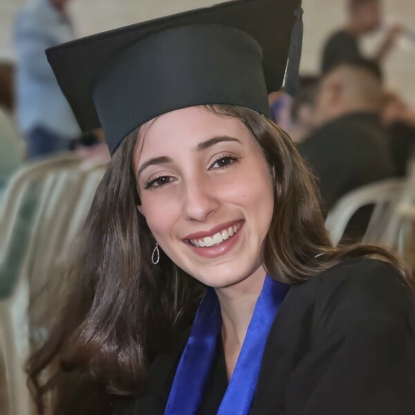 Mirella - Prof de gestão e administrção de empresas - 