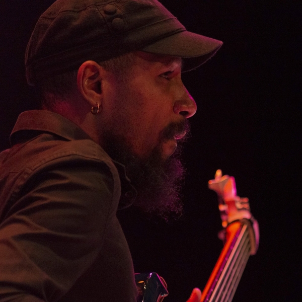 Robert - profesor de bajo - Mérida