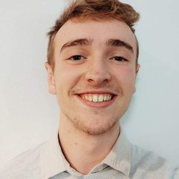 Mikel - Profe de química - Gerona