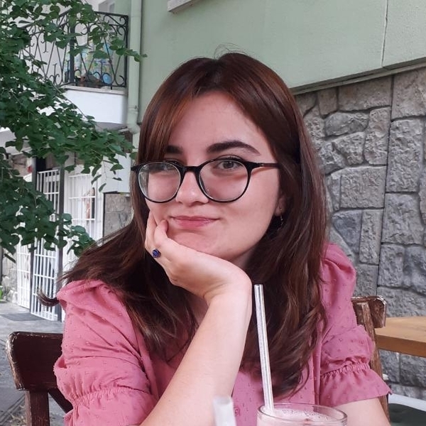 Selin - İngilizce çeviri öğretmeni - 